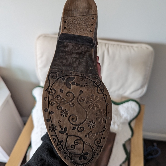 Size 7 Brown Boots - Picture 2 of 4